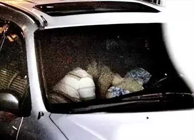 女友赌气找陌生男子车震两次，被威胁“公开裸照”，又发生性关系