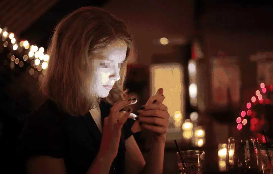 女友赌气找陌生男子车震两次，被威胁“公开裸照”，又发生性关系