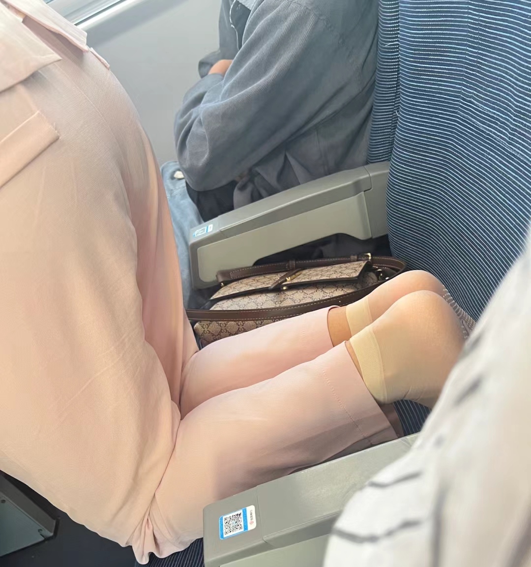 没有边界感的脚丫子