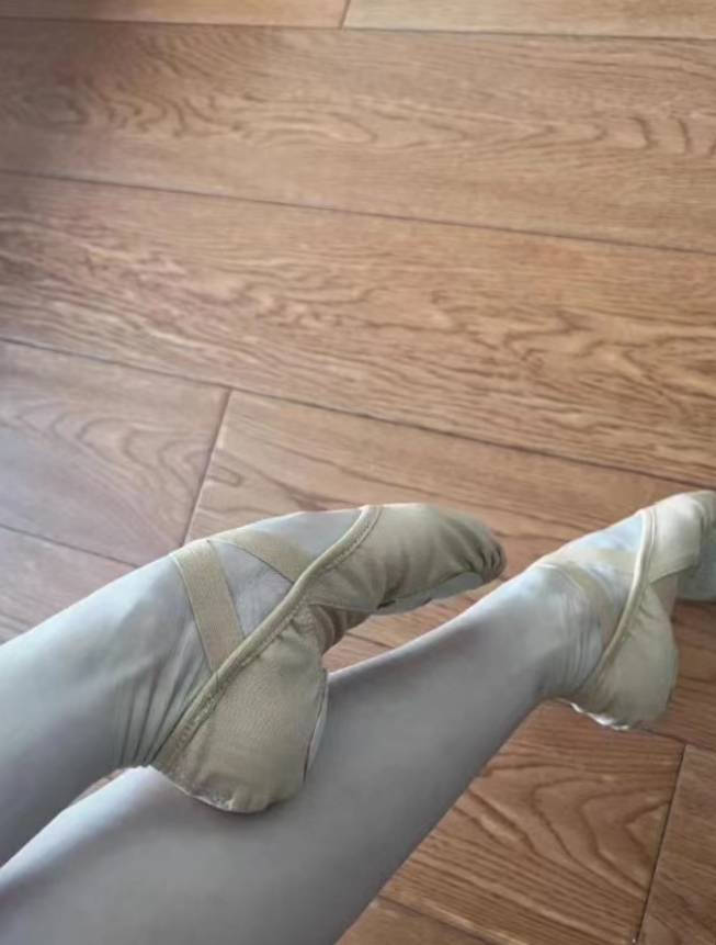 [舞蹈生系列]尹同学在线解答舞蹈女孩平胸问题