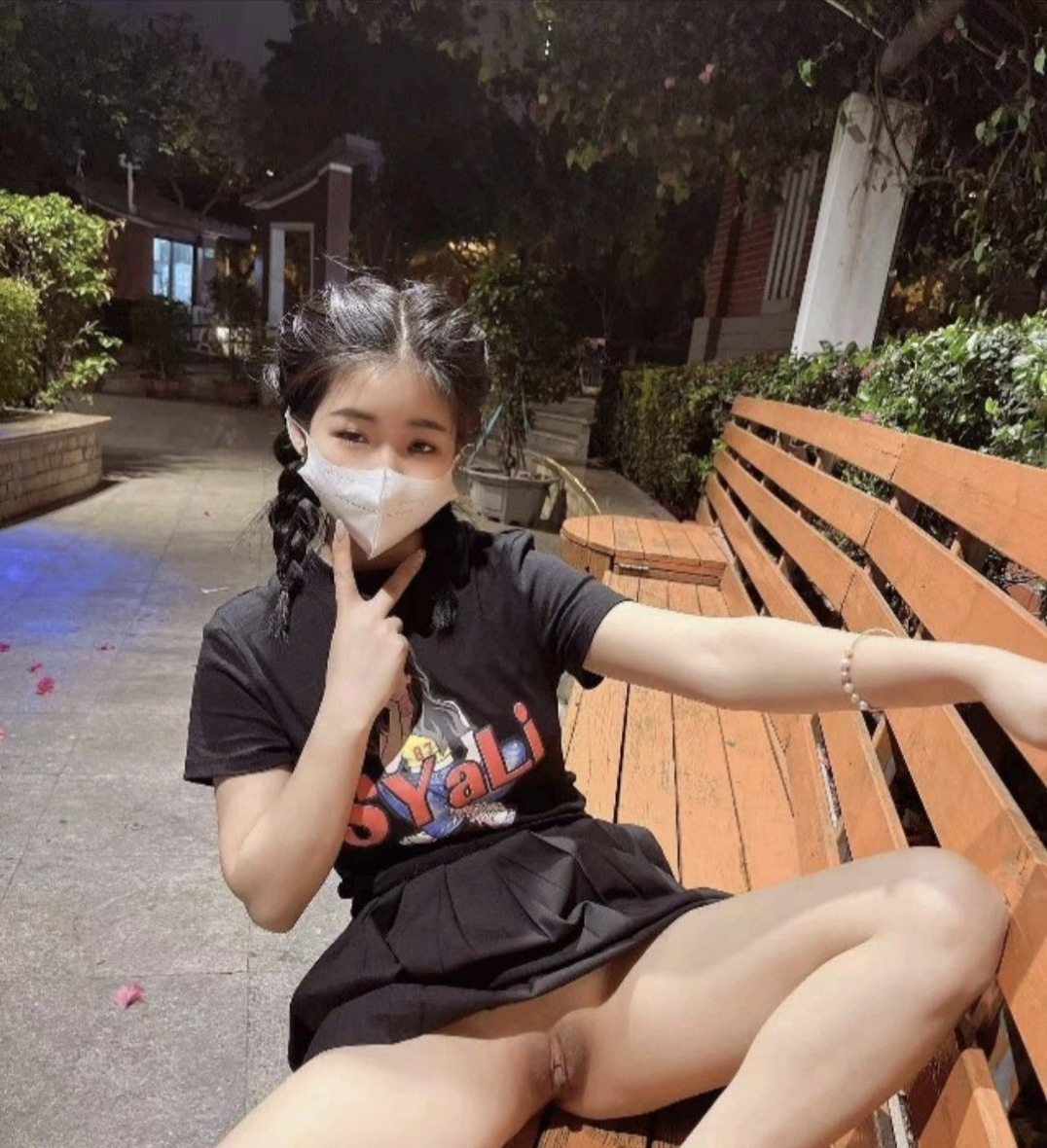 丸子头小学妹来探夜班了