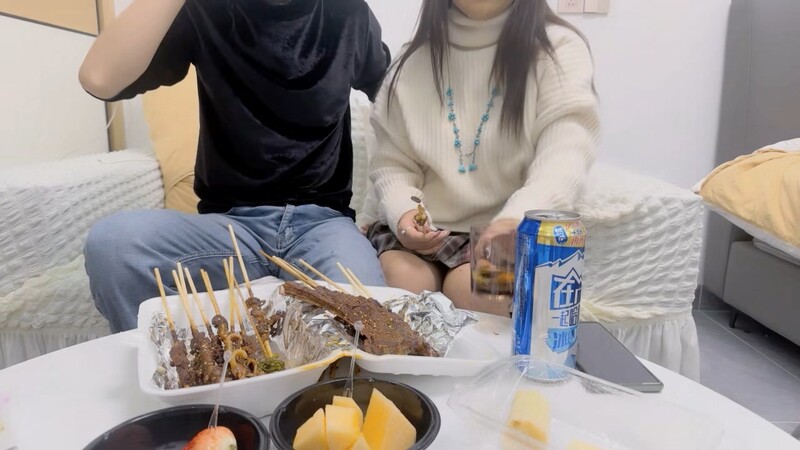 独树一帜的浪，风情万种良家，极品难遇狂喷水，湿了沙发湿了床