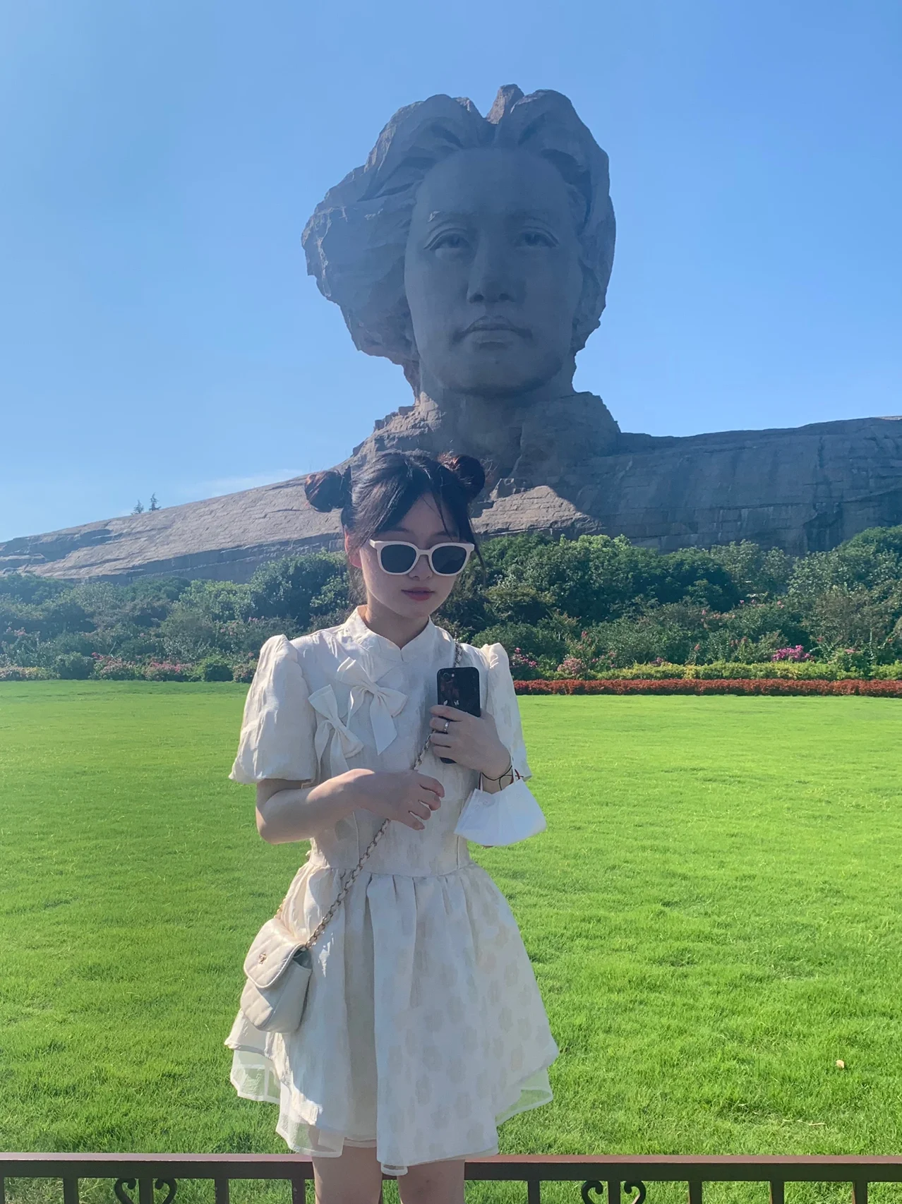 丸子头小学妹来探夜班了