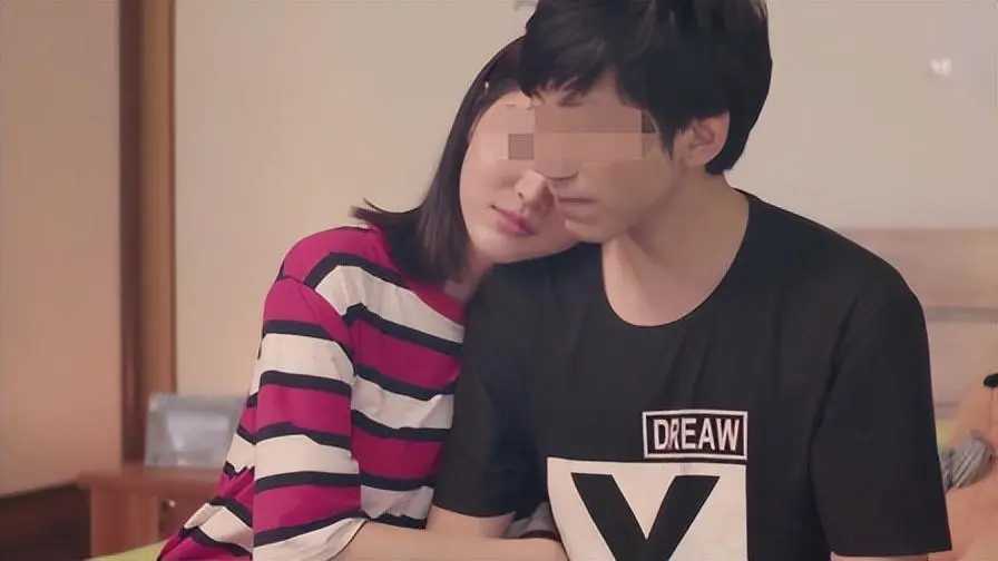 女友赌气找陌生男子车震两次，被威胁“公开裸照”，又发生性关系