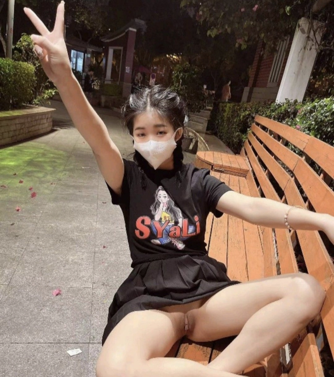 丸子头小学妹来探夜班了