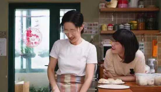 一周4次一月3千女大学生私人伴游提供亲密服务？后续我看吐了