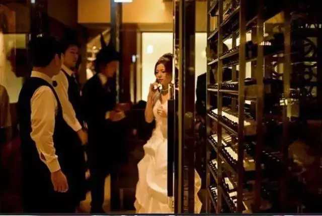 当代女大学生为何沦为玩物，读的书难道都是喂了狗？