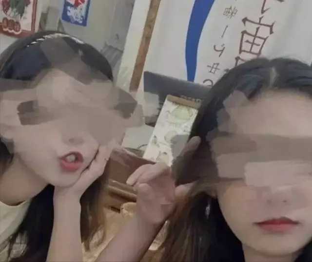 女幼师和家长聊天记录流出，简直不堪入目，教师屏幕投影不慎暴露