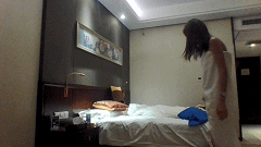 情事总凭天，春灯伴雨眠，骑过19岁的小芝，今夜开一瓶啤酒回味把玩