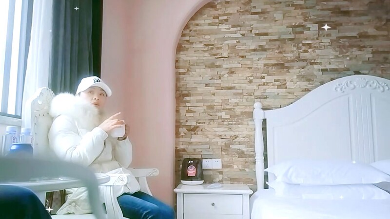 人妻出轨，背叛老公的感觉品尝新鲜大鸡巴的刺激，让她欲罢不能爽歪歪