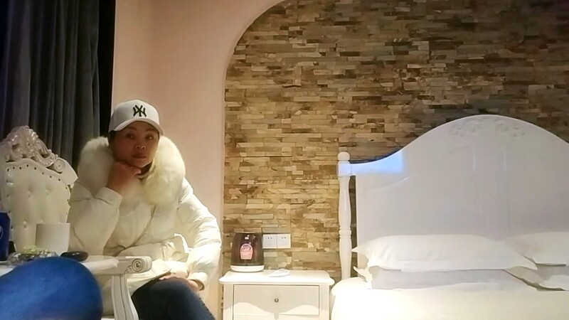 人妻出轨，背叛老公的感觉品尝新鲜大鸡巴的刺激，让她欲罢不能爽歪歪