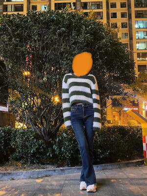 情事总凭天，春灯伴雨眠，骑过19岁的小芝，今夜开一瓶啤酒回味把玩