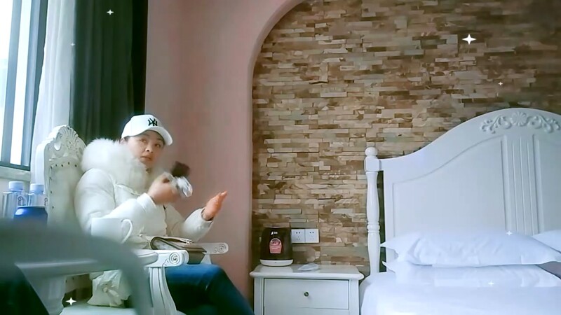 人妻出轨，背叛老公的感觉品尝新鲜大鸡巴的刺激，让她欲罢不能爽歪歪