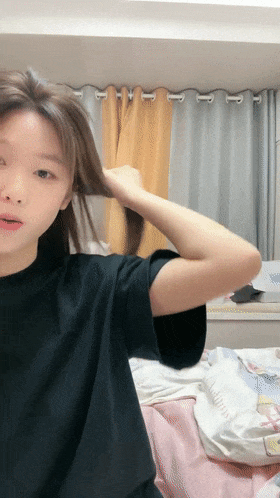 超美！仙女般单眼皮校花【小初】娇小身材奶子大，年末极品尤物频出，19岁，正是较嫩可口的年龄，超赞！