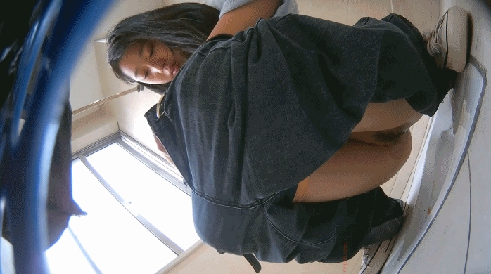 办公楼女厕牛人暗藏摄像头偷窥众多的美女职员来嘘嘘