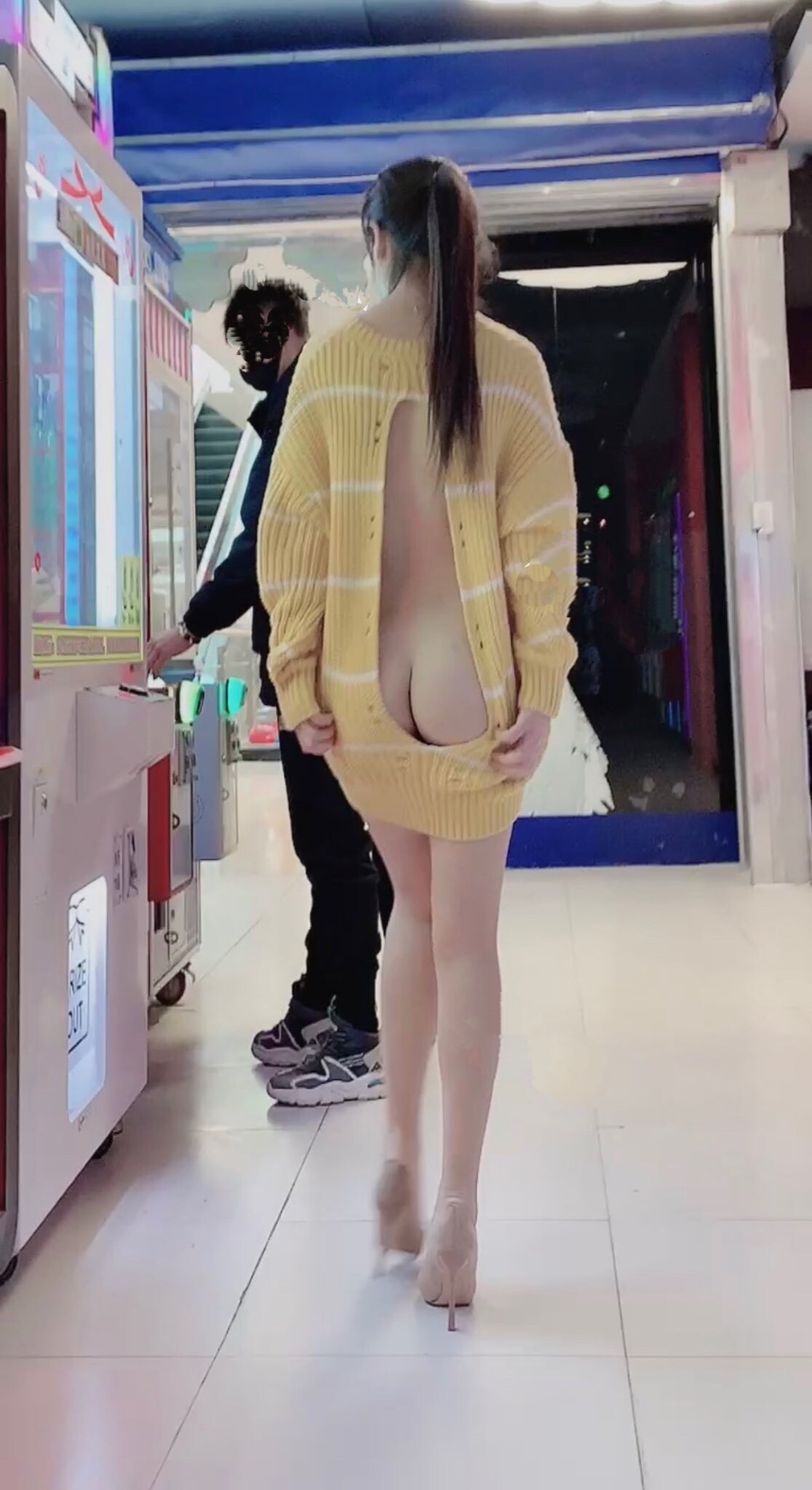 不在床上嘿嘿嘿还能在哪里？