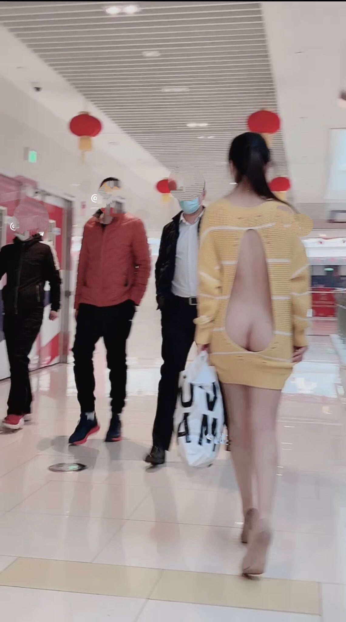 不在床上嘿嘿嘿还能在哪里？