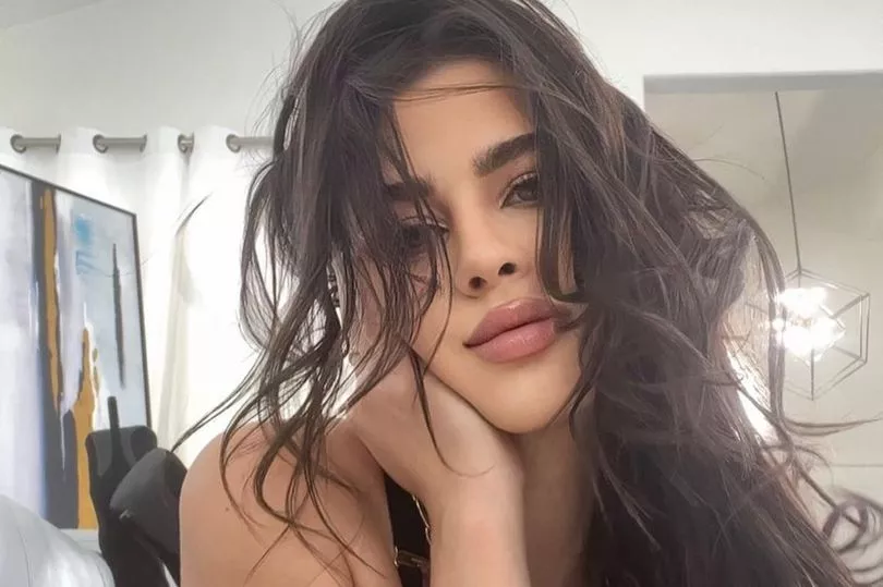 我为了钱拍了一部成人电影——但我和一个家伙的风流韵事却又困扰着我