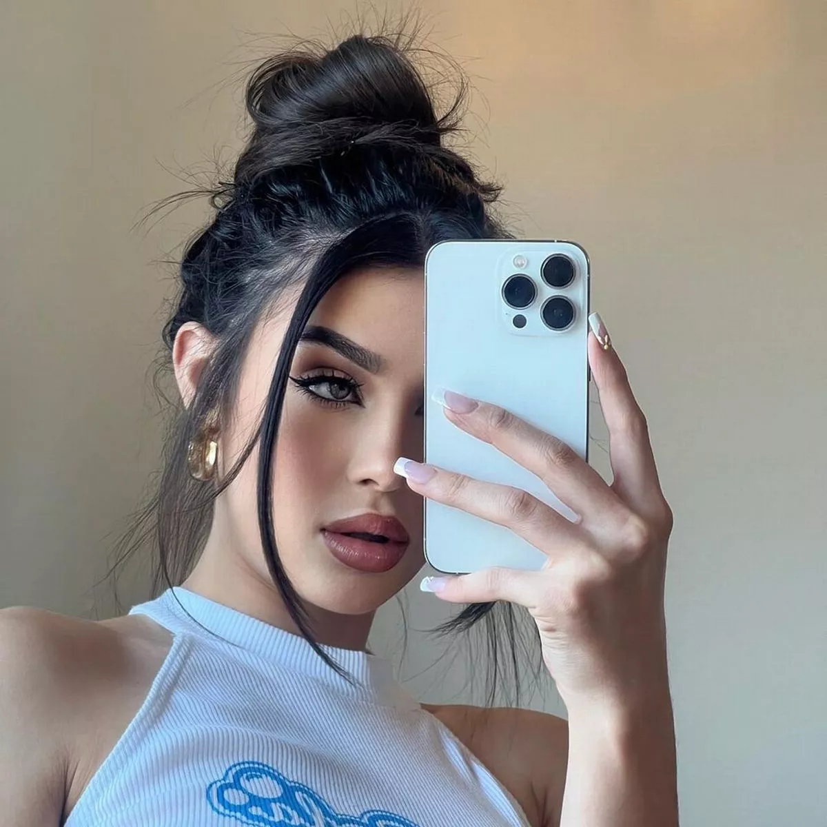 我为了钱拍了一部成人电影——但我和一个家伙的风流韵事却又困扰着我