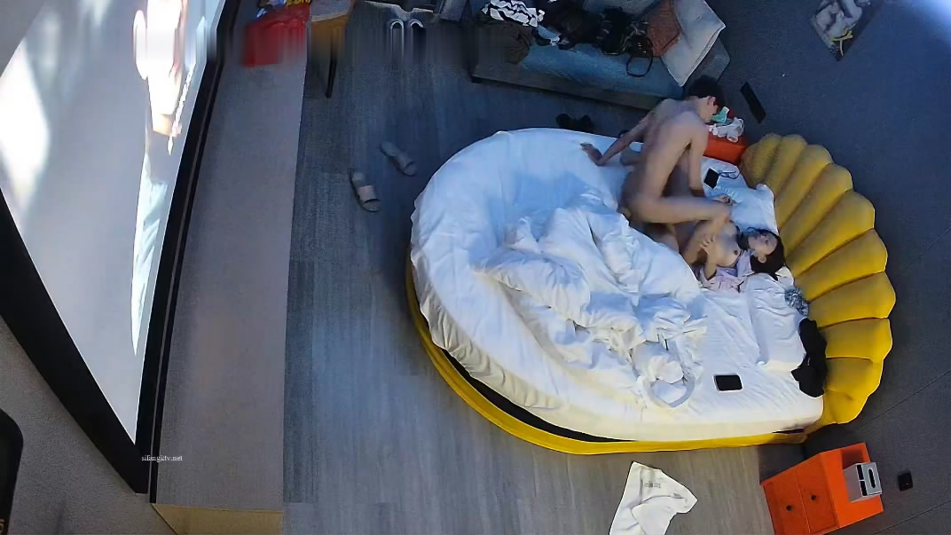 新流出酒店高清台偷拍淫荡大学生 JK短裙眼镜反差女和性欲旺盛男友