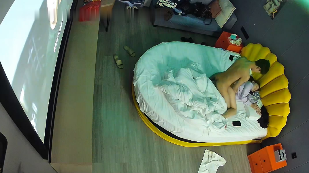 新流出酒店高清台偷拍淫荡大学生 JK短裙眼镜反差女和性欲旺盛男友