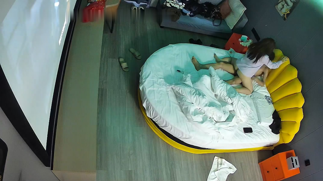 新流出酒店高清台偷拍淫荡大学生 JK短裙眼镜反差女和性欲旺盛男友