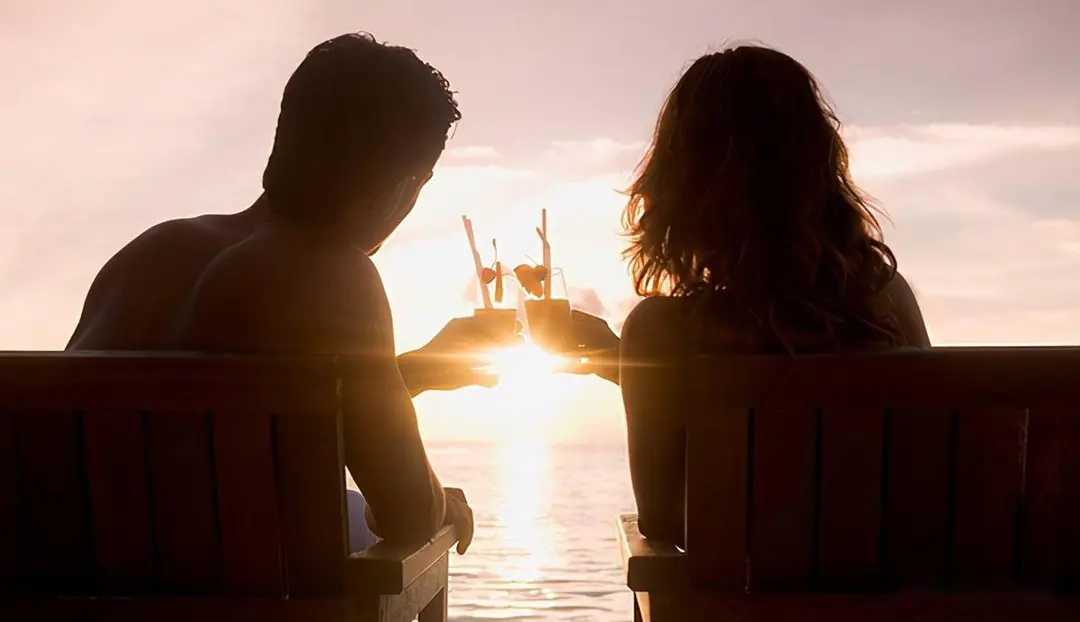 女友赌气找陌生男子车震两次 被威胁“公开裸照” 又发生性关系