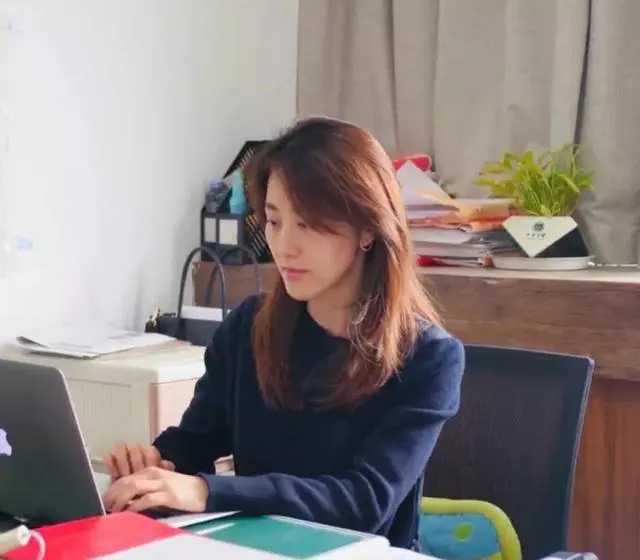 女老师孕期聊天记录曝光，白天为人师表，晚上挑战道德底线