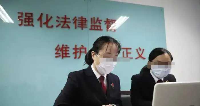女友赌气找陌生男子车震两次 被威胁“公开裸照” 又发生性关系