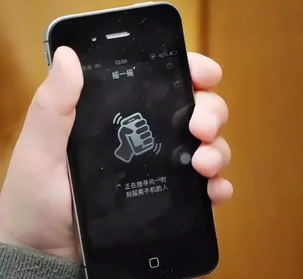 女友赌气找陌生男子车震两次 被威胁“公开裸照” 又发生性关系