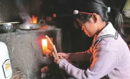 女友赌气找陌生男子车震两次 被威胁“公开裸照” 又发生性关系