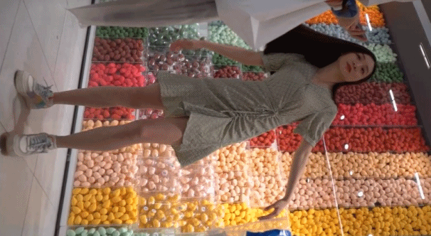 商场偷拍美女裙底