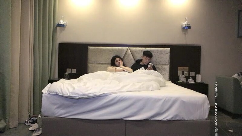 大二绝美学生妹 标准的南方小美女 脱了奶子还巨大 对白精彩值得观摩品味