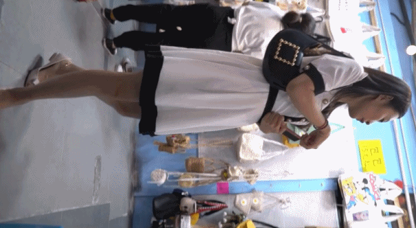 商场偷拍美女裙底