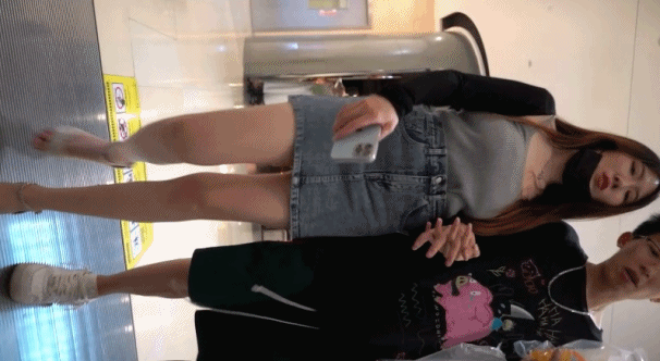 商场偷拍美女裙底