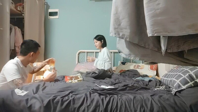 23岁四川幼师妹子娇小玲珑皮肤白皙 边插边抠菊花 小美女疼得惨叫连连