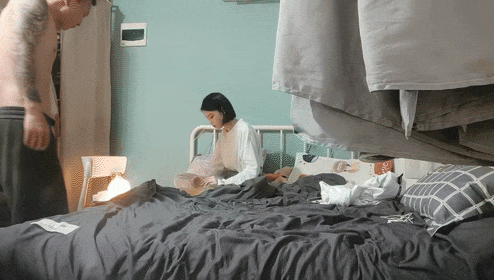 23岁四川幼师妹子娇小玲珑皮肤白皙 边插边抠菊花 小美女疼得惨叫连连