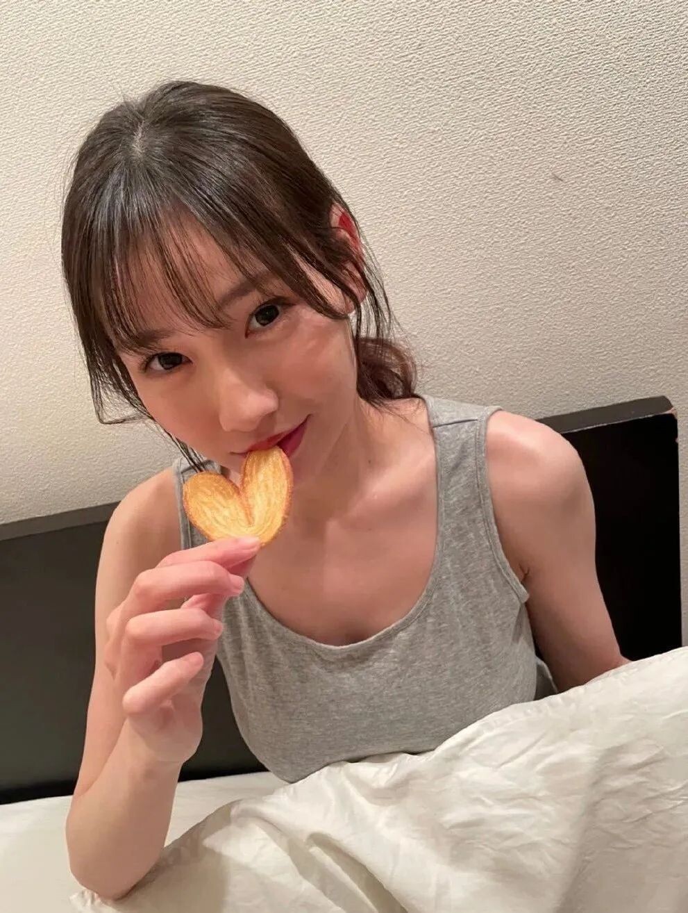 [AV女优]号称“九州最强Body”，新生代中的翘楚--山手梨爱[7P]+剧照图[15P]