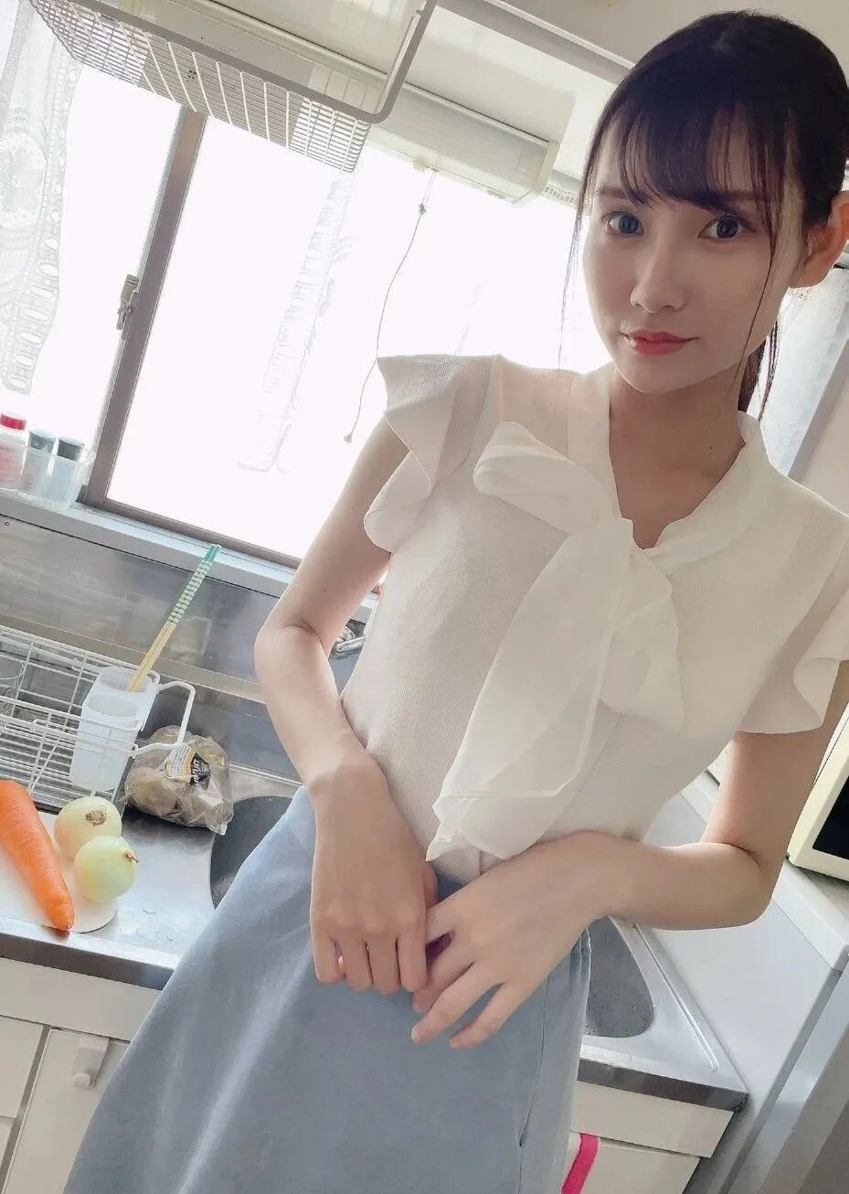 [AV女优]号称“九州最强Body”，新生代中的翘楚--山手梨爱[7P]+剧照图[15P]