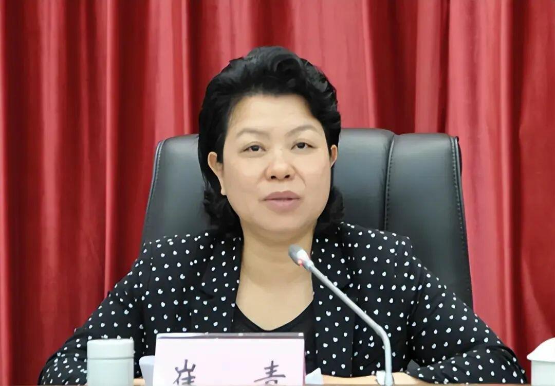 广东市长崔青，爱去KTV畅饮茅台，一喝大就要点鸭子