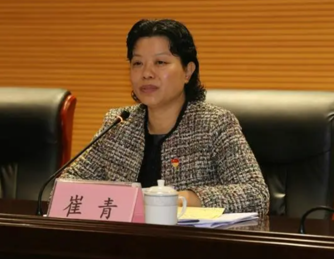 广东市长崔青，爱去KTV畅饮茅台，一喝大就要点鸭子