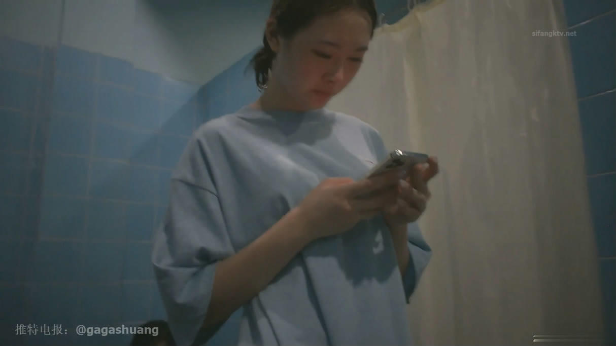 私房最新流出稀缺浴室多场景浴室温泉会所更衣室TP 满足一下男同胞的好奇心淋浴间年轻美眉