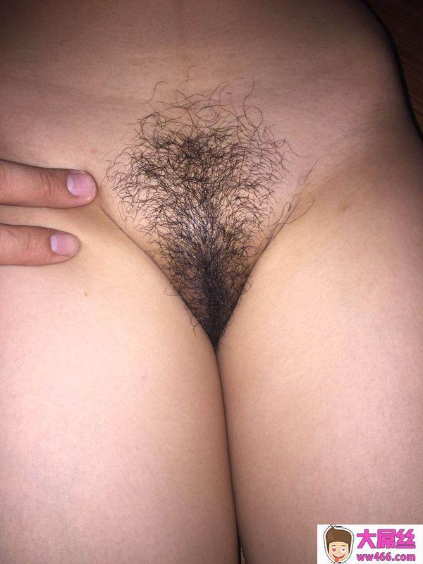 女友不听话提枪一顿打