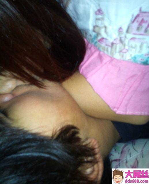 嫩嫩情侣跟进玩爱爱自拍