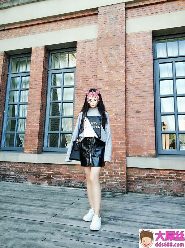 分享粉嫩娇妻,附带生活照,寻找有缘人