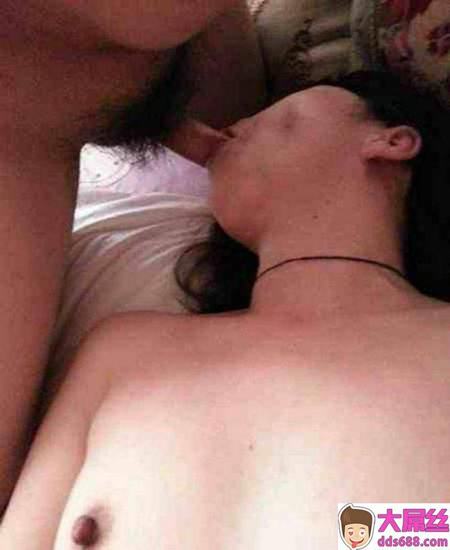 插进去小嘴巴,大力输出精液