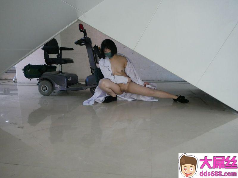 网路收集系列微博萌萌的奶卉闺密医院里的小护士