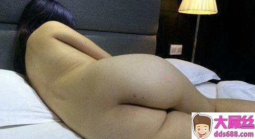 初约少妇还很害羞,超多逼毛的小穴透着浓浓的骚