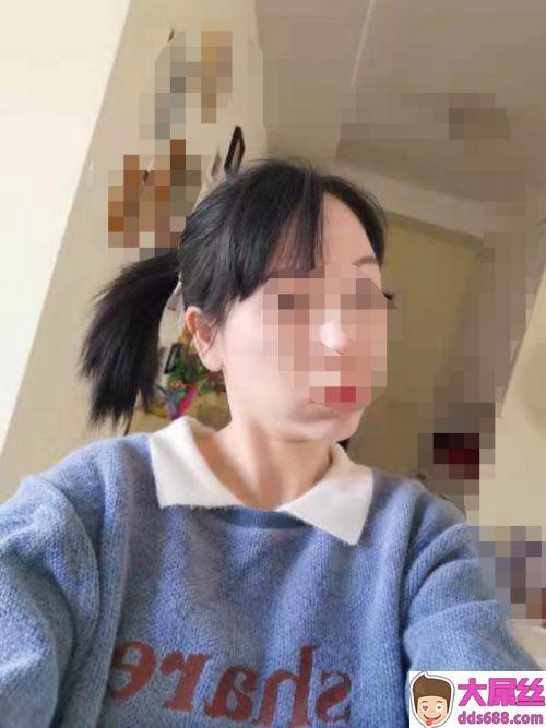 骚货老婆喜欢跳舞,让她光着屁股跳给大家看