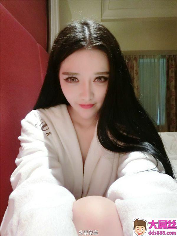 李依宣性感嫩模私密自拍图片